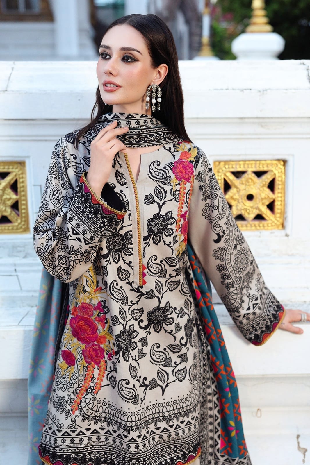 Grey Monochrome Floral & Paisley Printed Lawn Suit with Teal Dupatta – 3 Piece