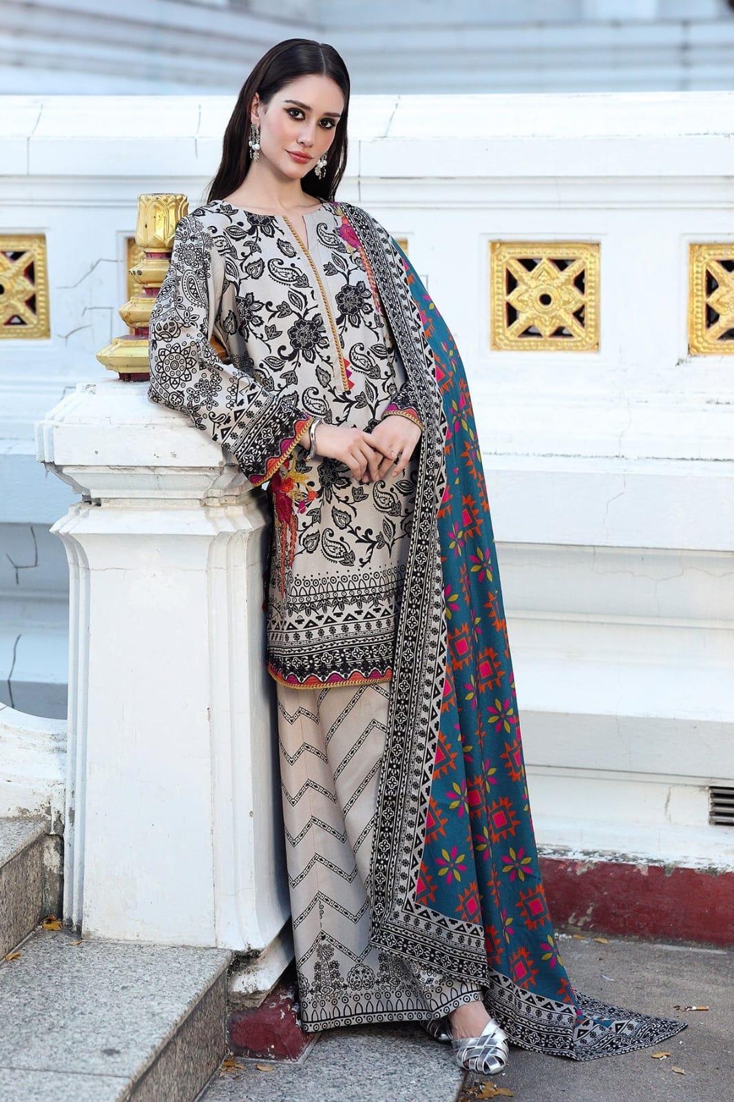 Grey Monochrome Floral & Paisley Printed Lawn Suit with Teal Dupatta – 3 Piece