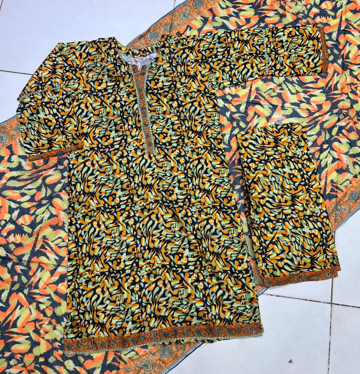 Amber Abstract Printed Pure Lawn 3-Piece Stitched Suit