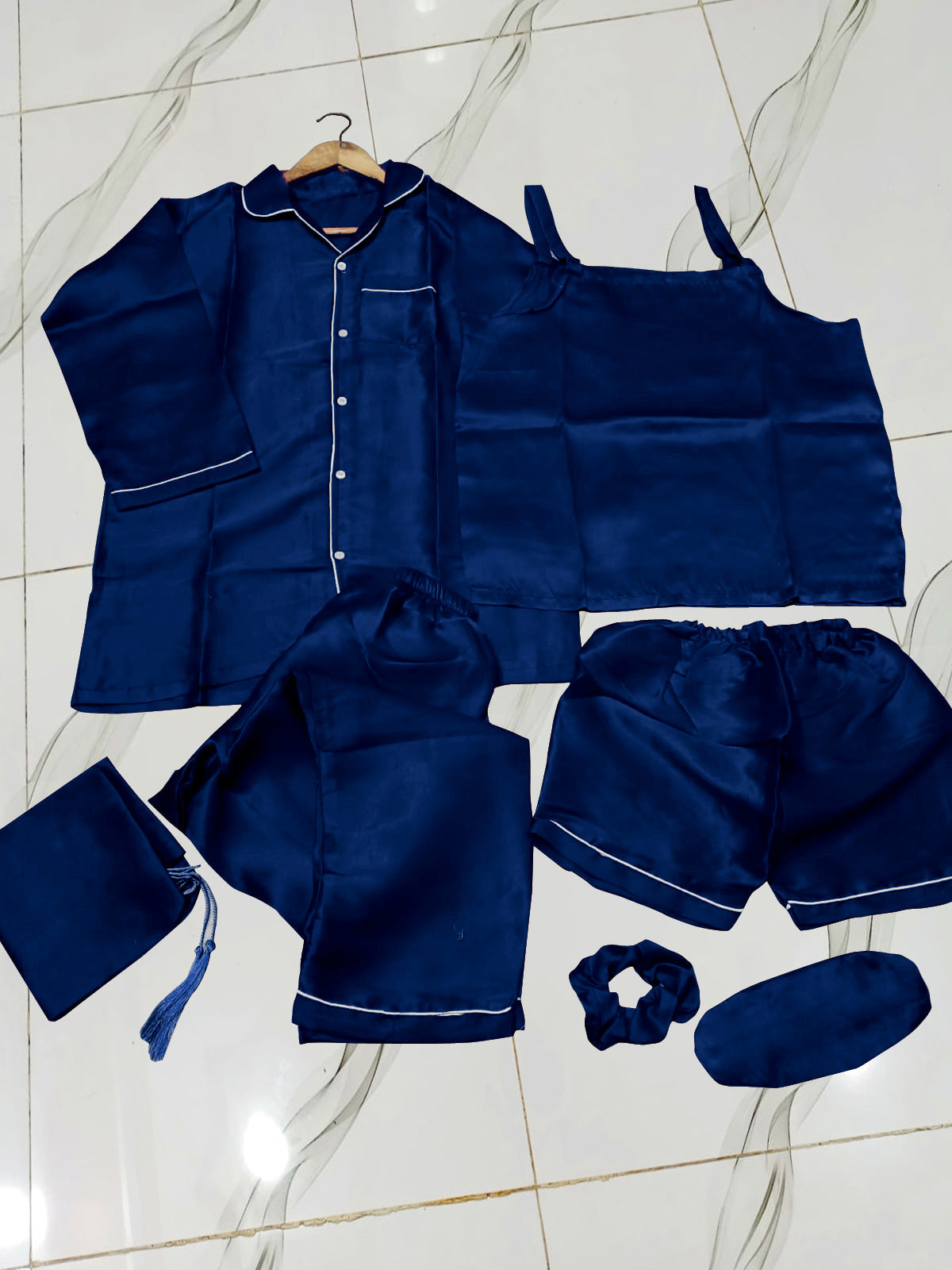Night pjs with 7 PCs