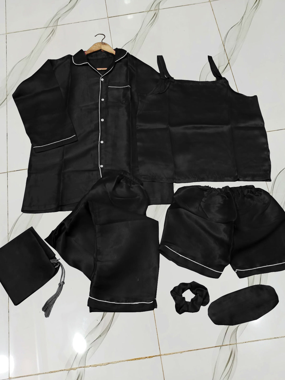 Night pjs with 7 PCs