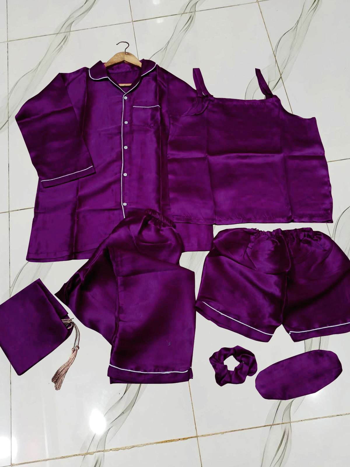 Night pjs with 7 PCs