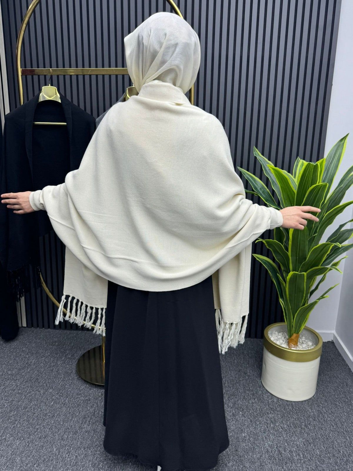Shawl shoulder